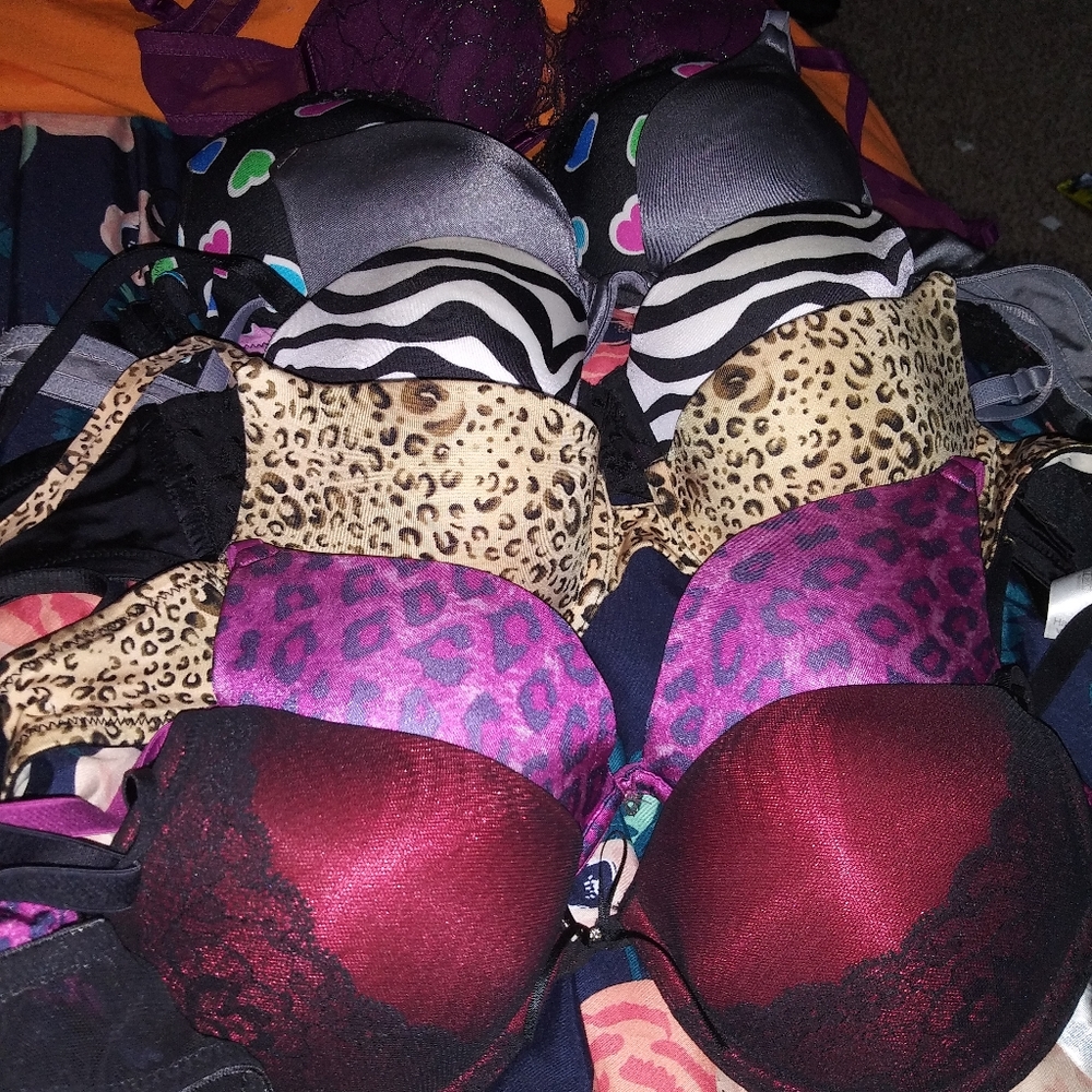 Bras - Picture 2 of 2